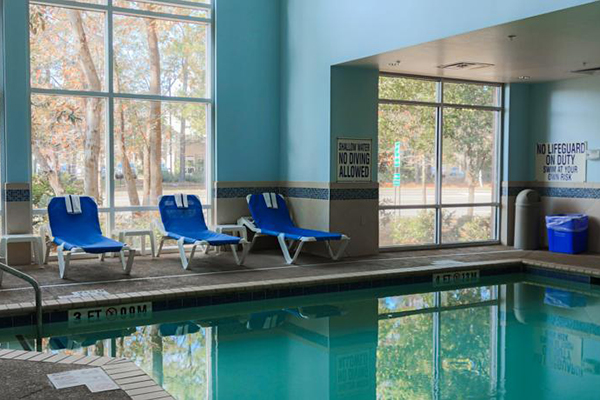 Comfort Suites indoor pool seating