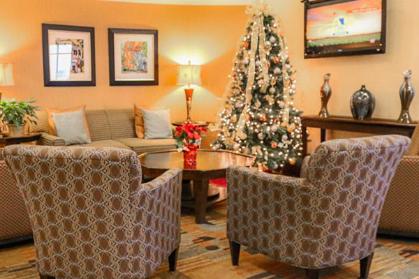 Comfort Suites lobby Christmas