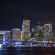 Panormica del centro financiero de Miami en la noche