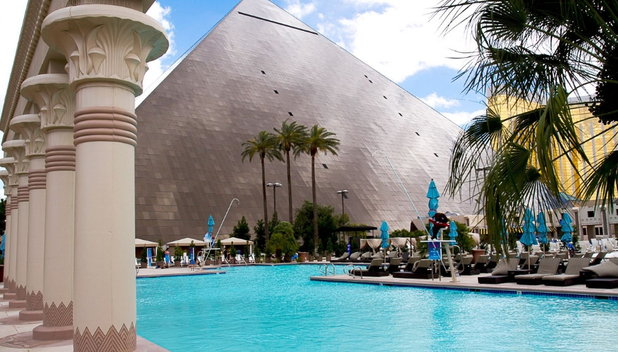319 Las Vegas Valentine S Day Vacation Getaway At The Luxor Hotel