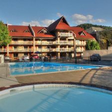 Gatlinburg Vacations - Crossroads Inn and Suites vacation deals